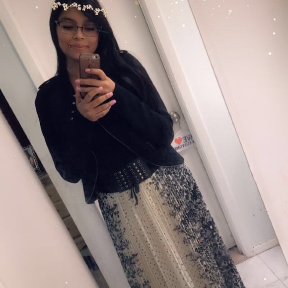 Meet your Posher, Aida - Picture 2 of 2